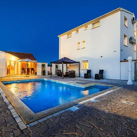 Дом отдыха Amazing In Valtursko Polje *