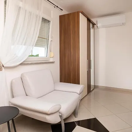 Dom wakacyjny In Valtursko Polje With Sauna *