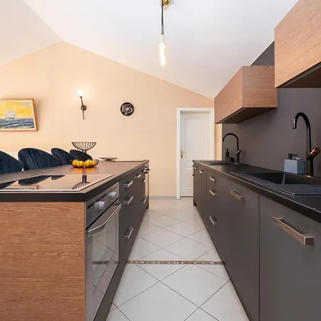 Amazing In Valtursko Polje * Пула