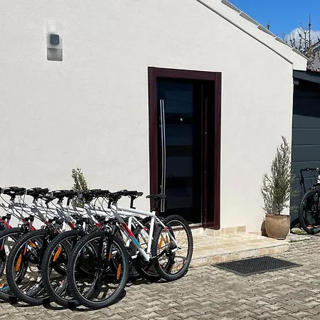 Amazing In Valtursko Polje Ferienhaus