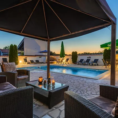 Amazing In Valtursko Polje