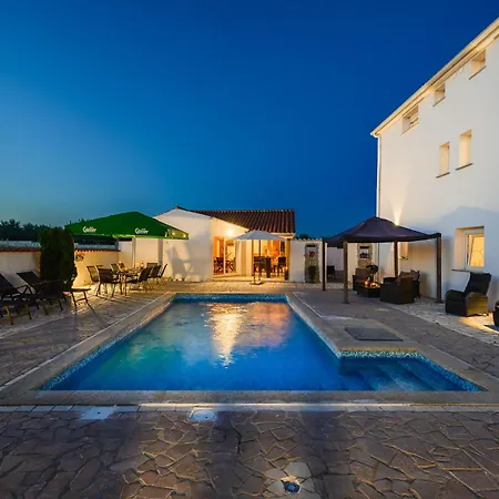 Amazing In Valtursko Polje * Pula