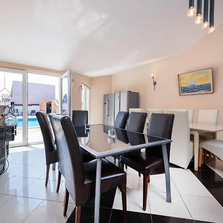 Amazing In Valtursko Polje * Pula