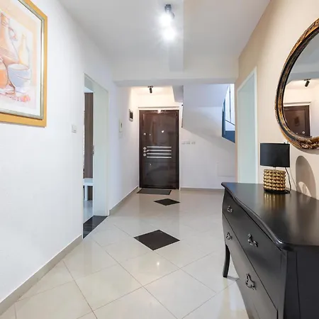 Amazing In Valtursko Polje