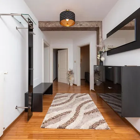 Amazing In Valtursko Polje Nyaraló