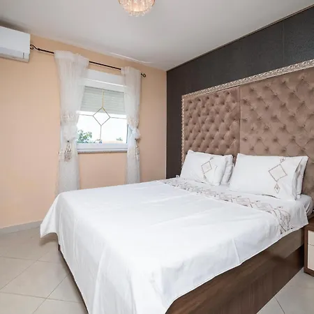 Amazing In Valtursko Polje Póla