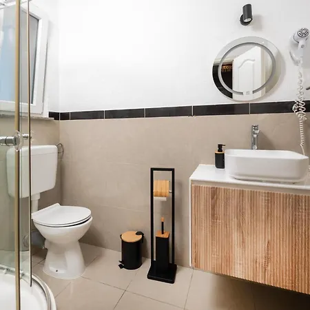 Ferienhaus Amazing In Valtursko Polje Pula