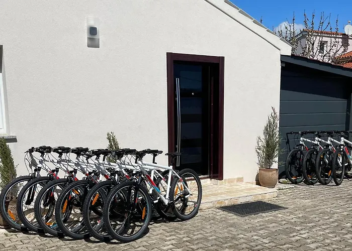 Amazing In Valtursko Polje Vikendica