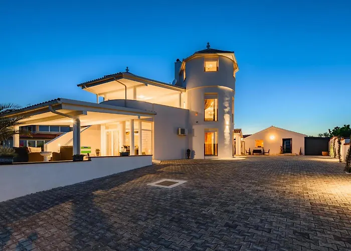 Vikendica Amazing In Valtursko Polje *