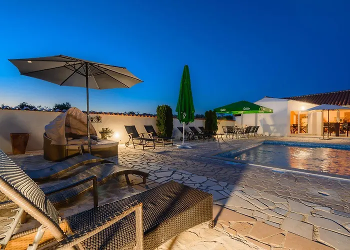 Vikendica Amazing In Valtursko Polje *