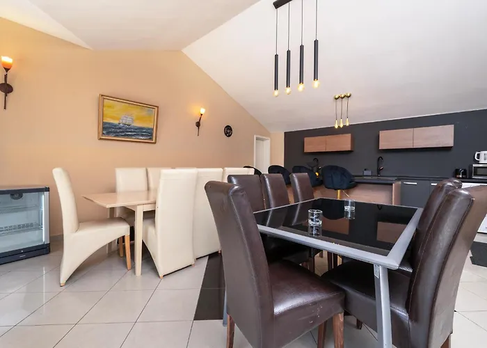 Amazing In Valtursko Polje Vikendica Pula