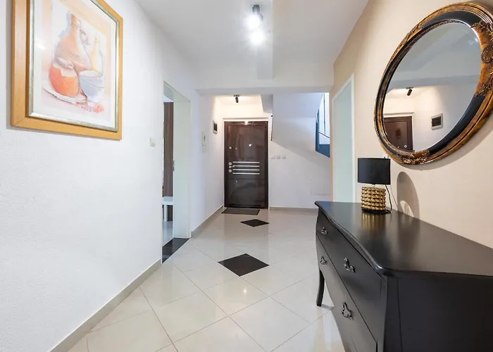 Amazing In Valtursko Polje