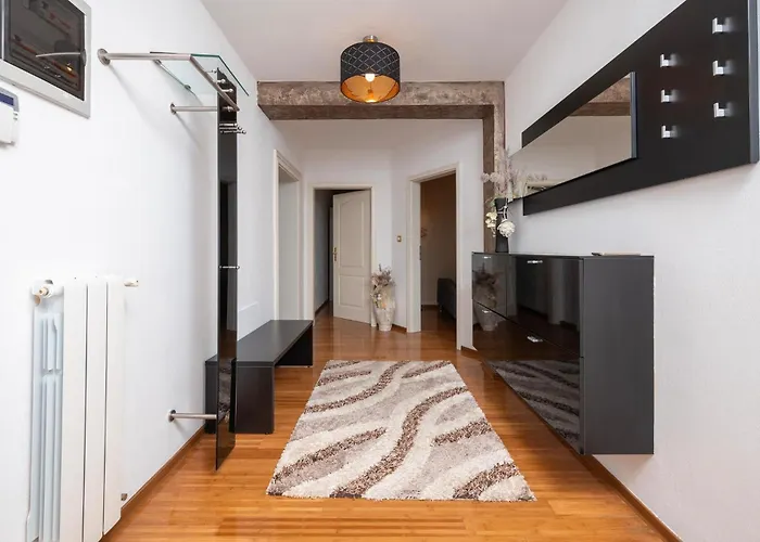 Amazing In Valtursko Polje Vikendica