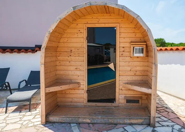 Amazing In Valtursko Polje Holiday home *