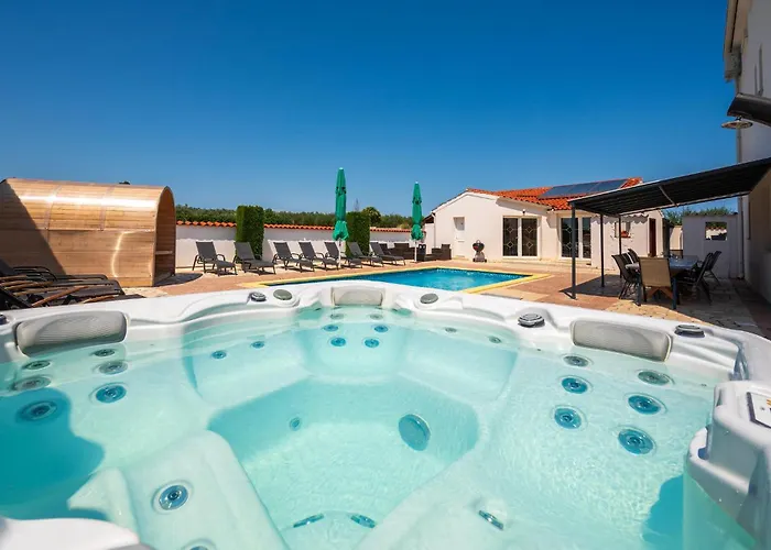 Vikendica Amazing In Valtursko Polje *