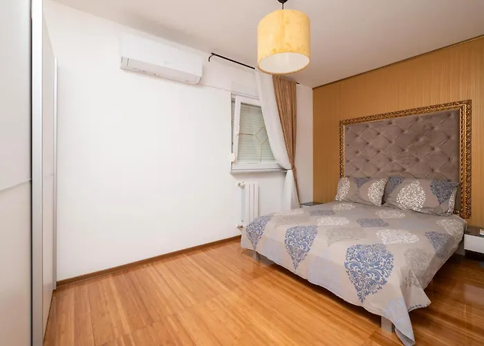 Vikendica Amazing In Valtursko Polje *