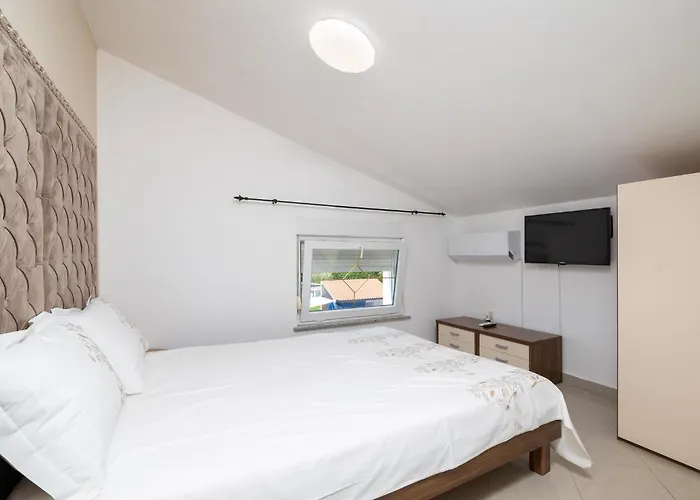 Vikendica Amazing In Valtursko Polje *