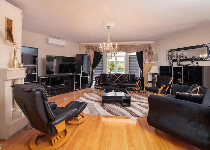 Vikendica Amazing In Valtursko Polje *