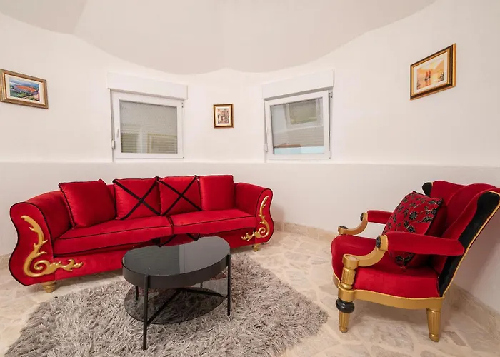 Amazing In Valtursko Polje Vikendica Pula