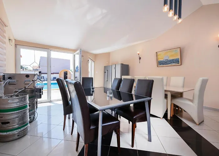 Amazing In Valtursko Polje Pula