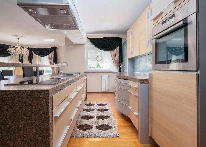 Casa vacanze Amazing In Valtursko Polje Pola