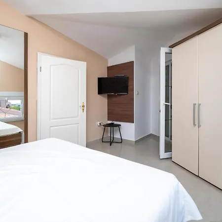 Amazing In Valtursko Polje * بولا