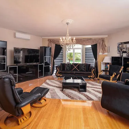 بيت للعطل Amazing In Valtursko Polje *